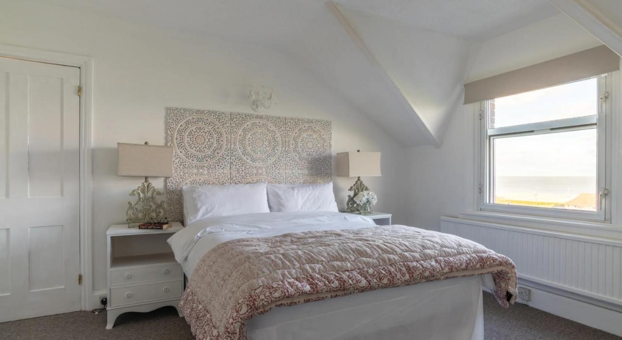 Tranquil Beachfront Beautiful 2-Bed Apartment 딜 외부 사진